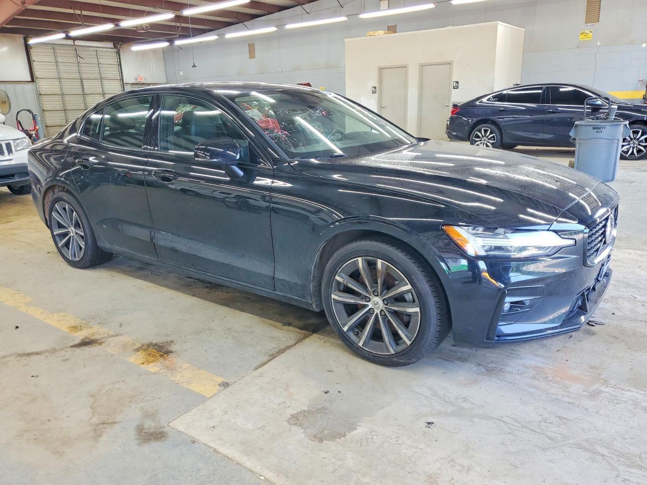 2022 Volvo S60 B5 Momentum - zdjęcie 4