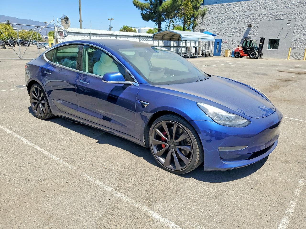 2020 Tesla Model 3 - zdjęcie 4