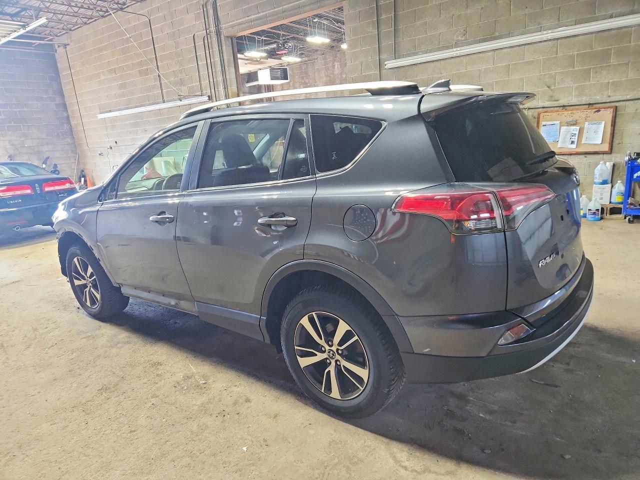2016 Toyota Rav4 Xle - zdjęcie 2