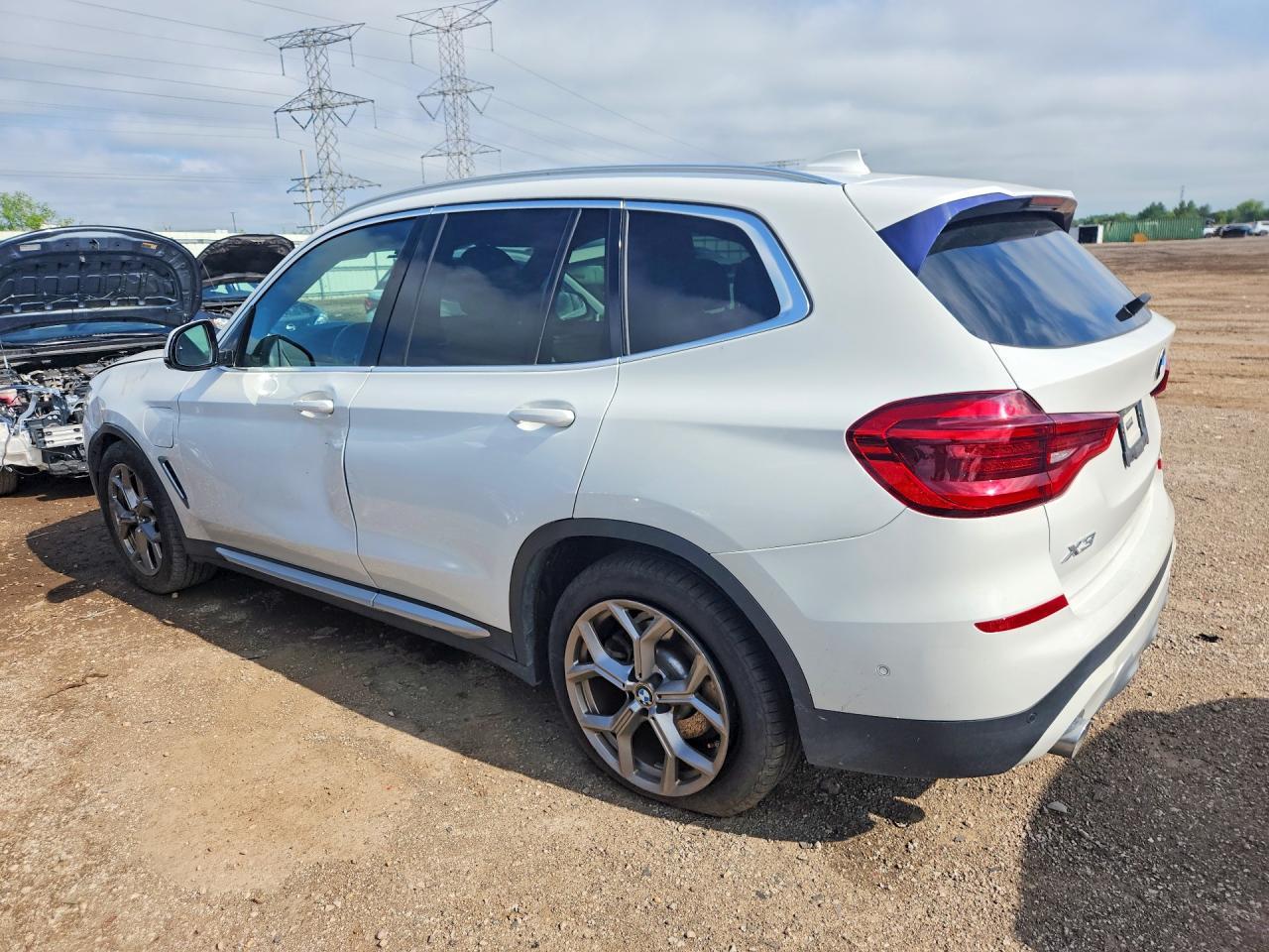2021 BMW X3 xDrive30E - zdjęcie 2