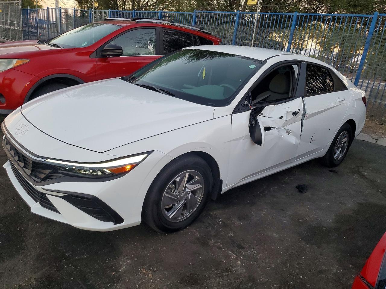 2026 Hyundai Elantra Se - zdjęcie główne