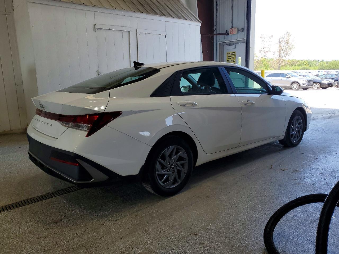 2024 Hyundai Elantra Sel - zdjęcie 3