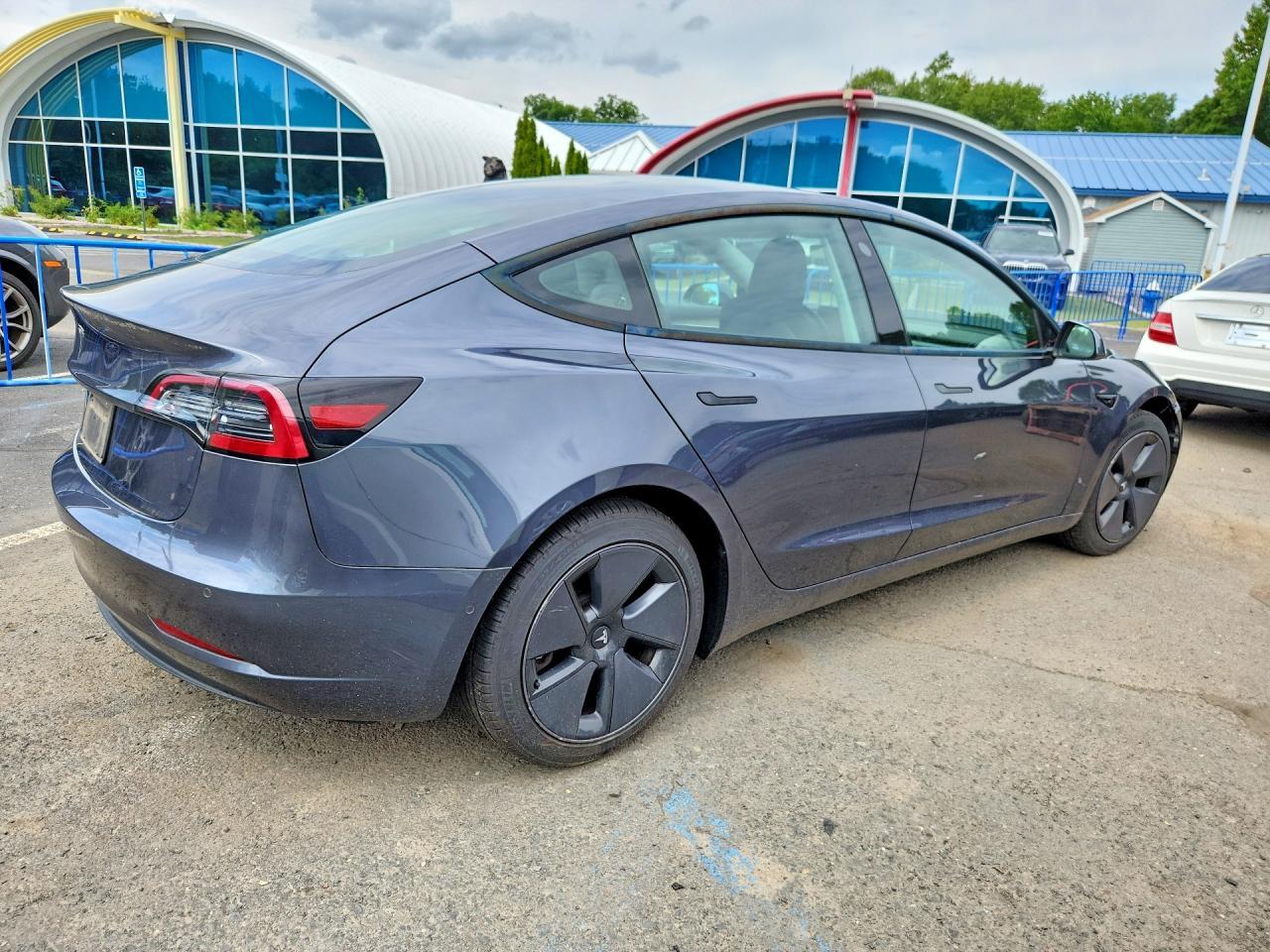 2021 Tesla Model 3 - zdjęcie 3
