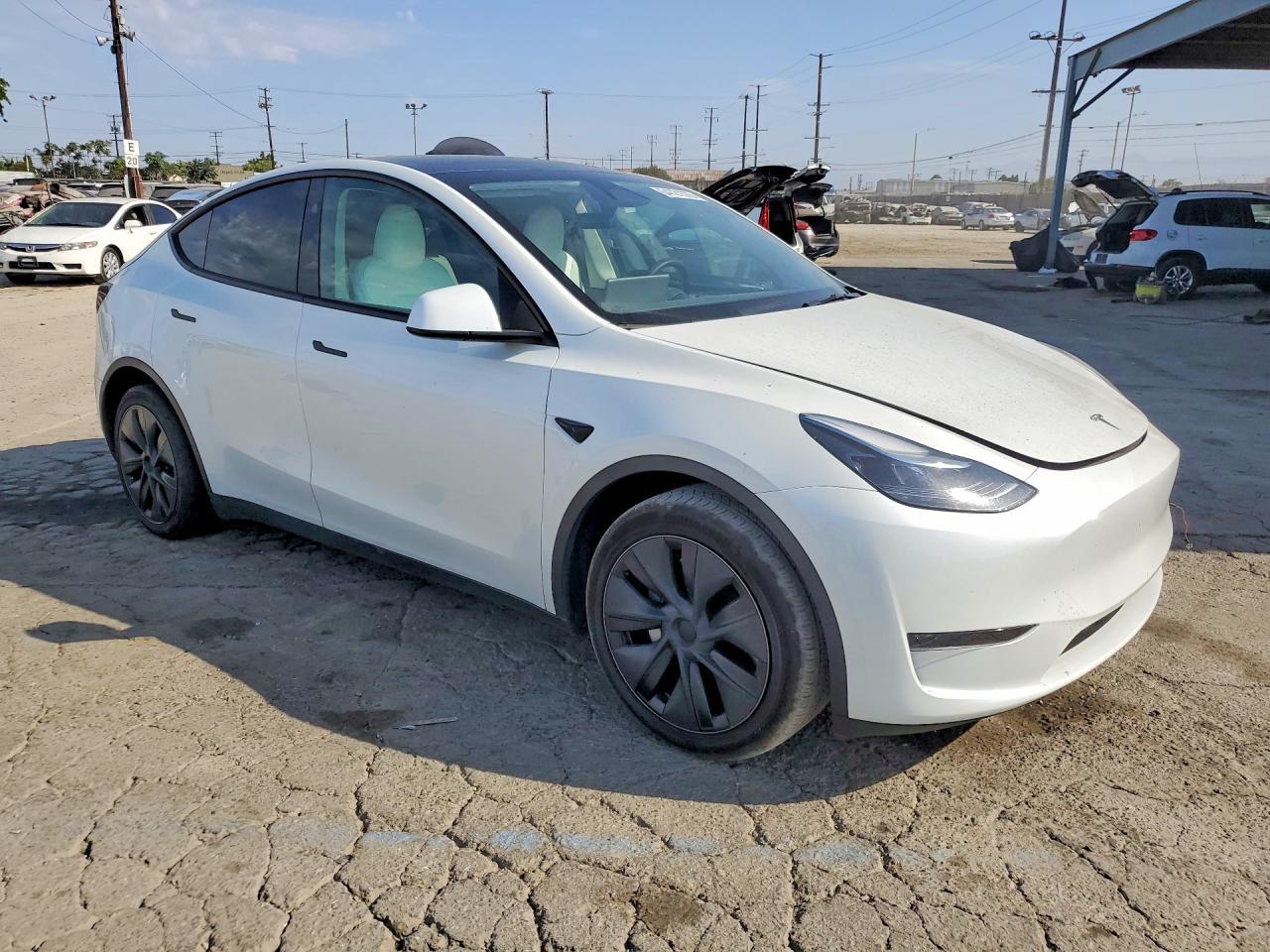 2025 Tesla Model Y - zdjęcie 4