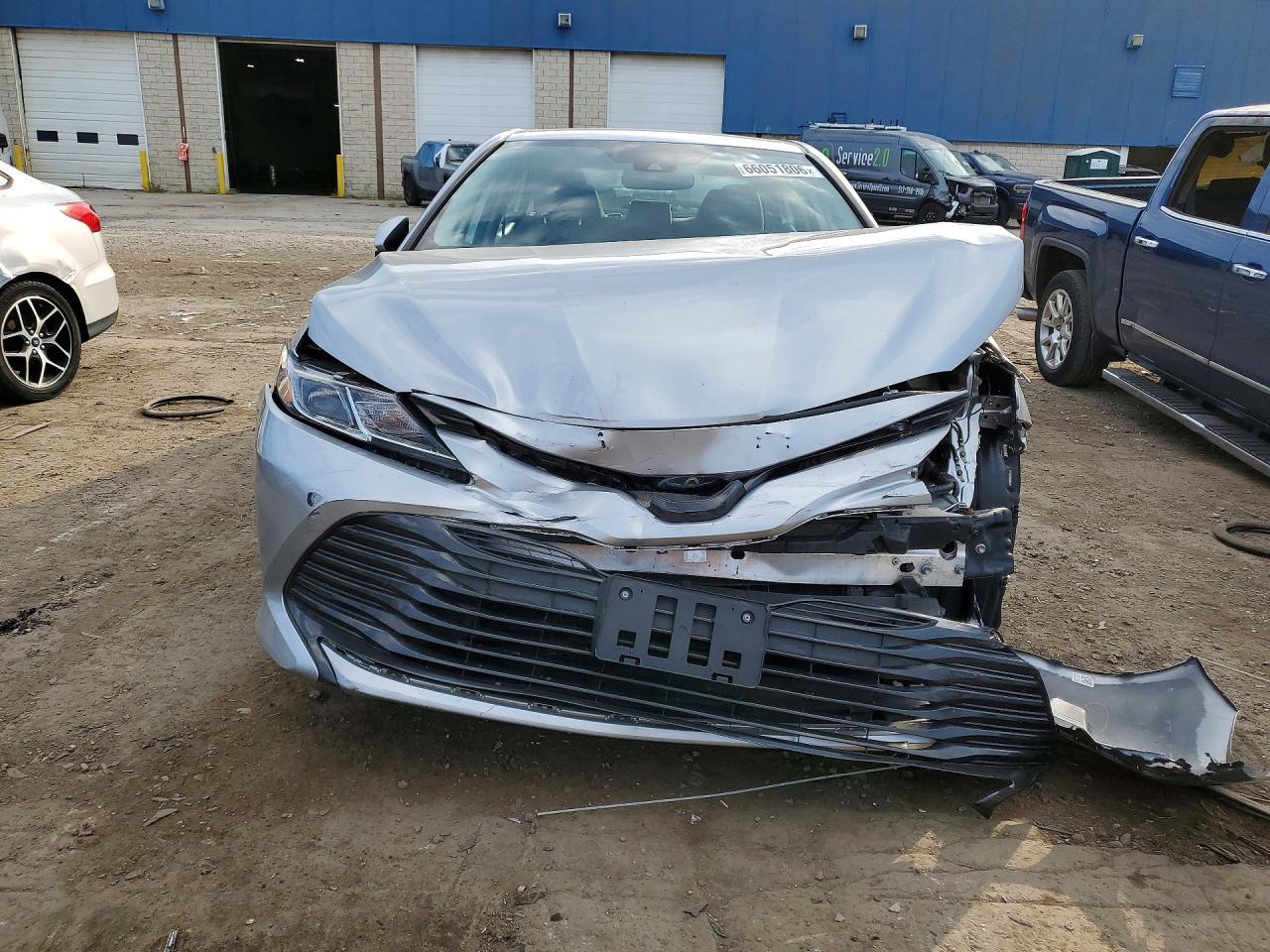 2019 Toyt Camry Le - zdjęcie 5
