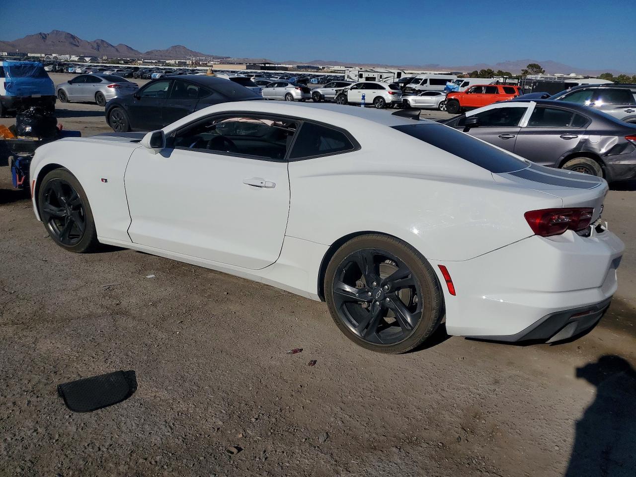 2020 Chevrolet Camaro Ls - zdjęcie 2