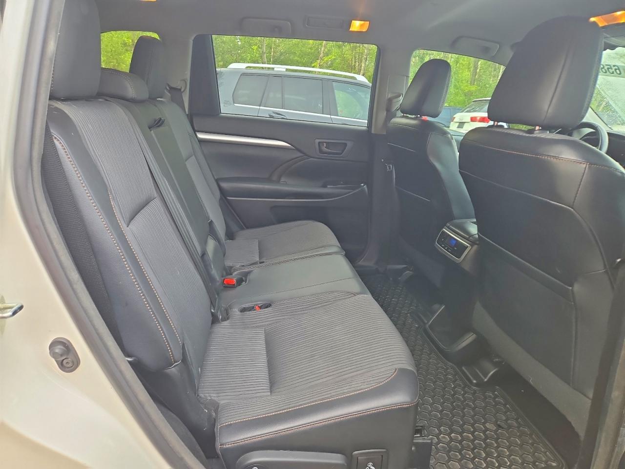 2014 Toyota Highlander Le - zdjęcie 11