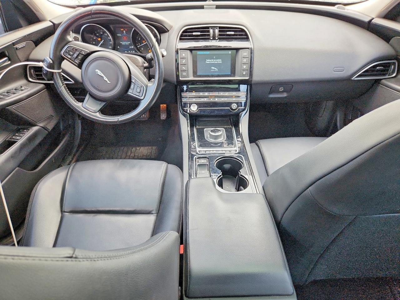 2017 Jaguar Xe Premium - zdjęcie 8