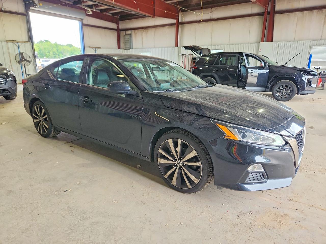 2022 Nissan Altima Sr - zdjęcie 4