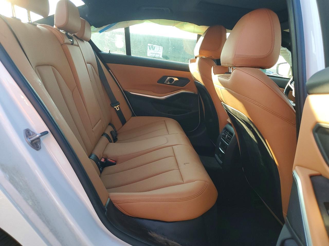 2025 BMW 330I - zdjęcie 10