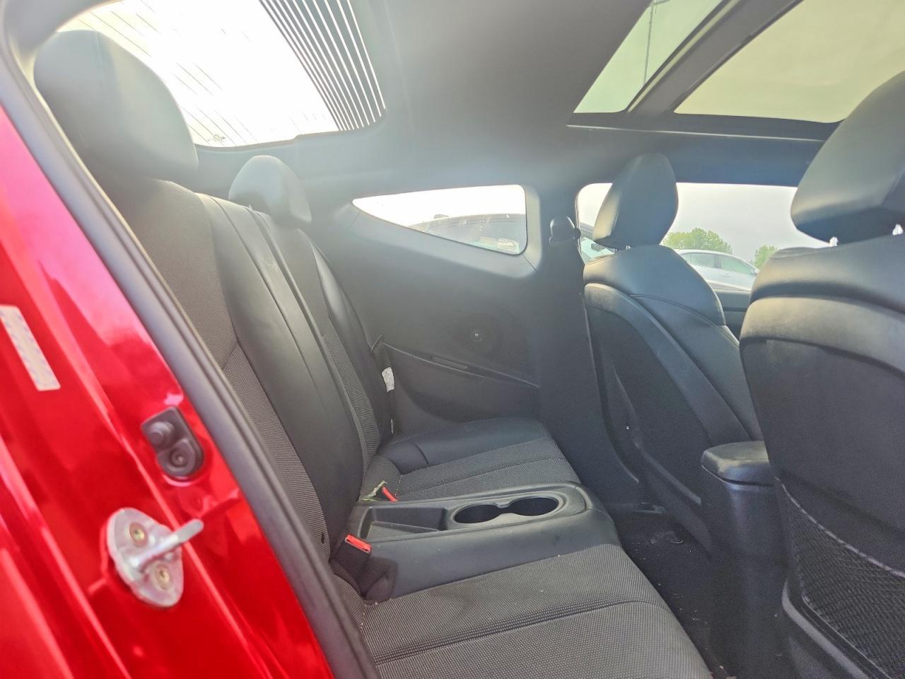 2016 Hyundai Veloster Base - zdjęcie 10
