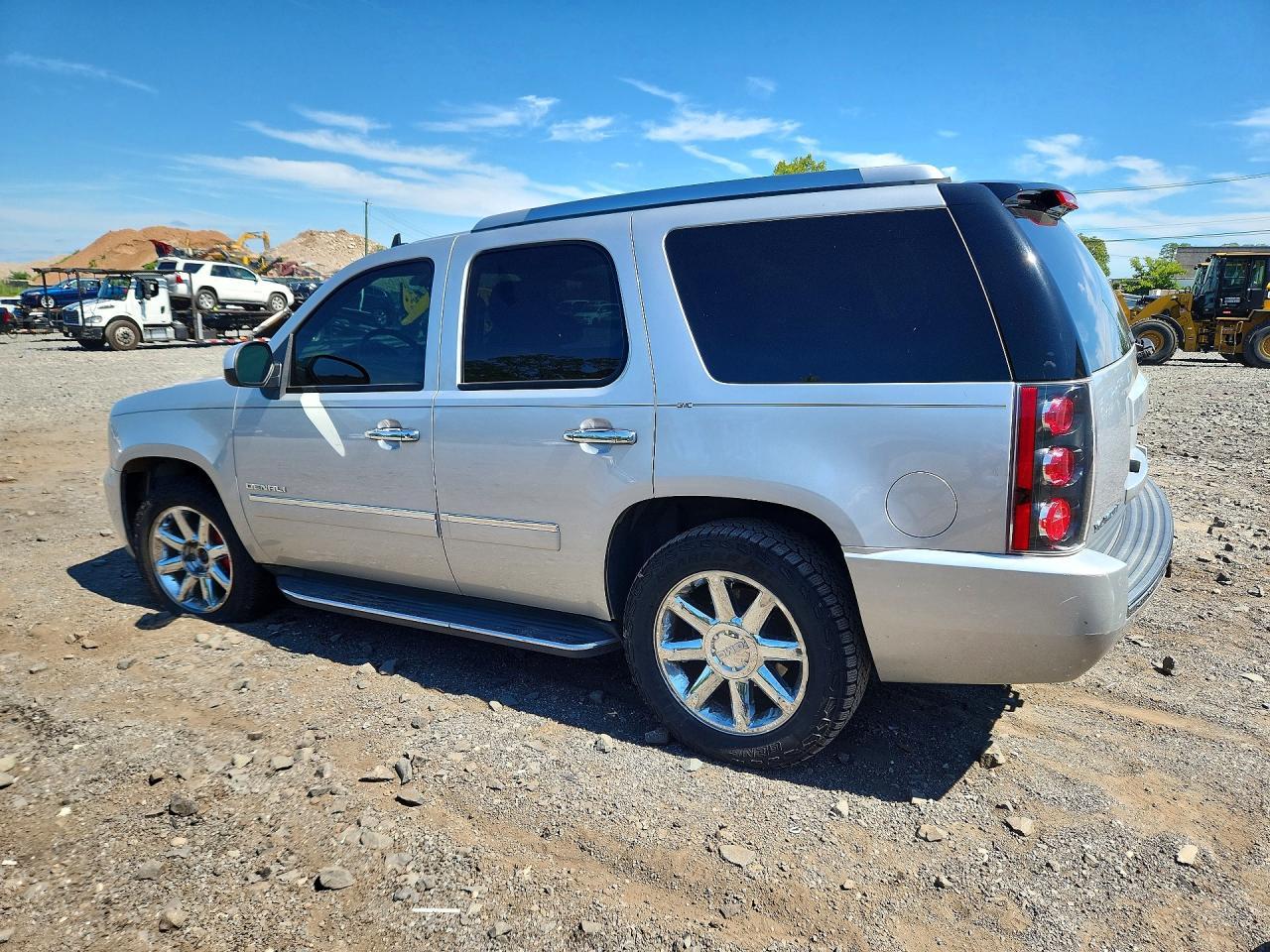 2013 GMC Yukon - zdjęcie 2