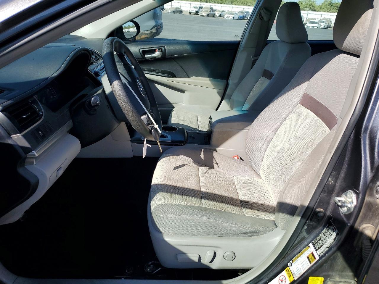 2014 Toyota Camry Le - zdjęcie 7