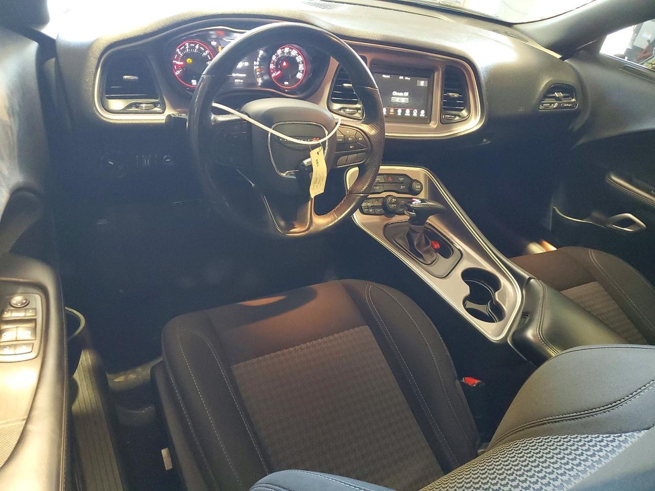 2022 Dodge Challenger Sxt - zdjęcie 8