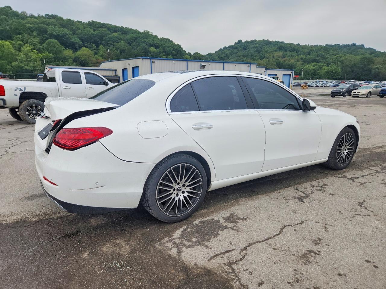 2024 Mercedes-Benz C 300 - zdjęcie 3