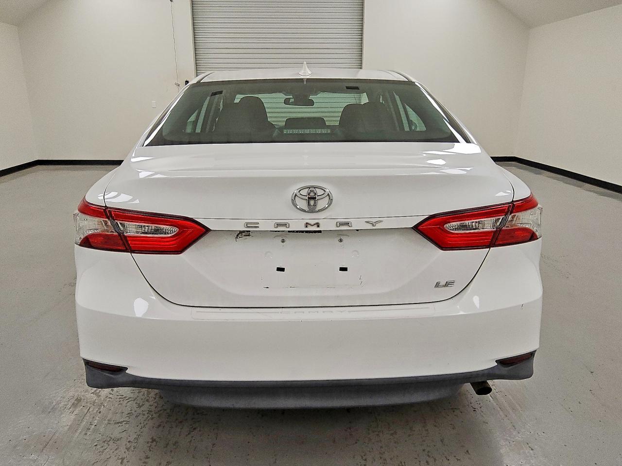 2020 Toyota Camry Le - zdjęcie 6