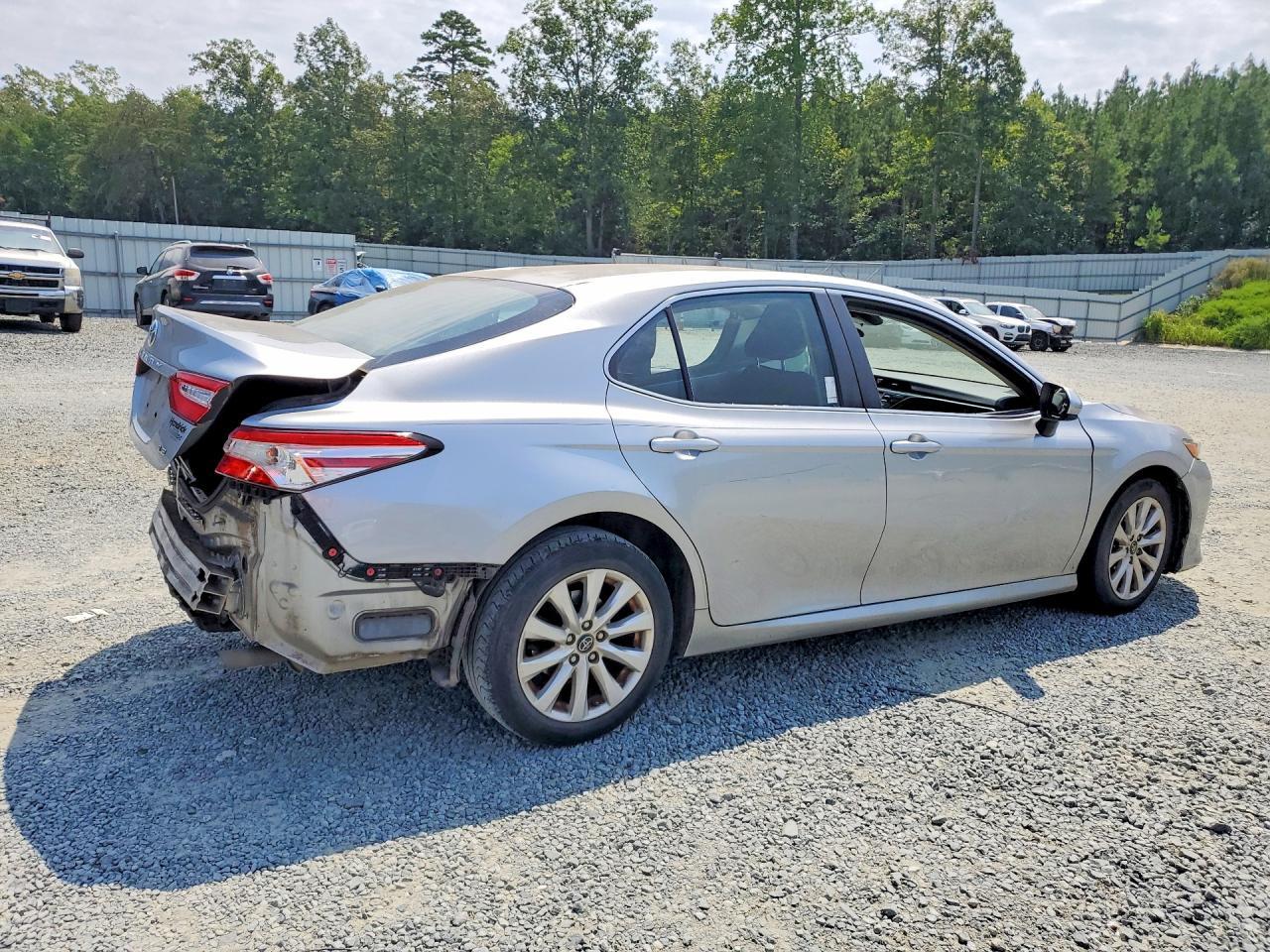 2018 Toyota Camry Le - zdjęcie 3