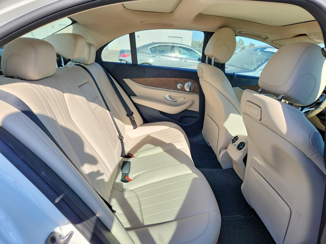 2019 Mercedes-Benz E 300 - zdjęcie 10