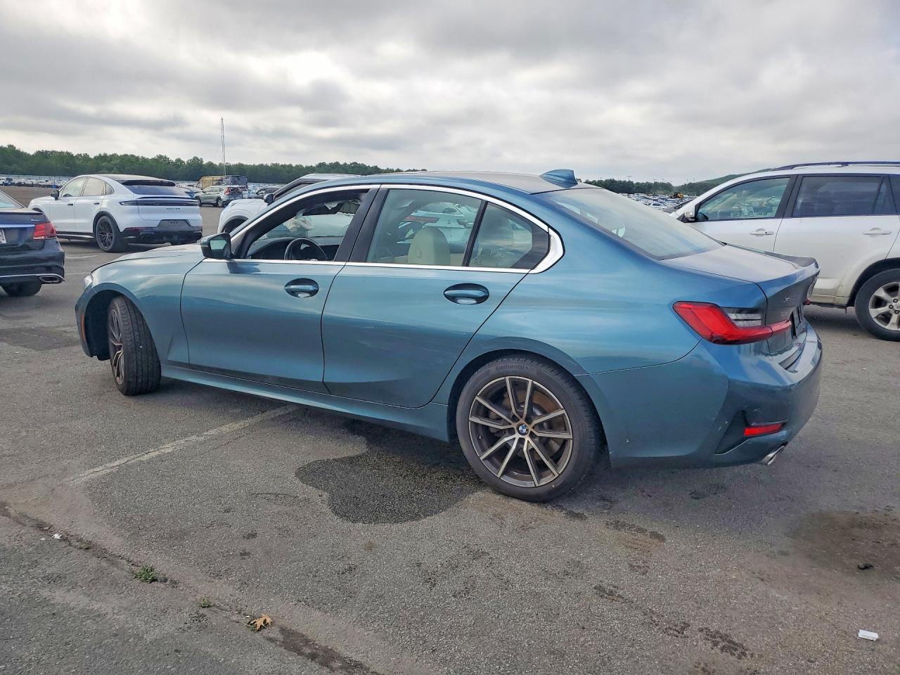 2021 BMW Seria 3 330i - zdjęcie 2
