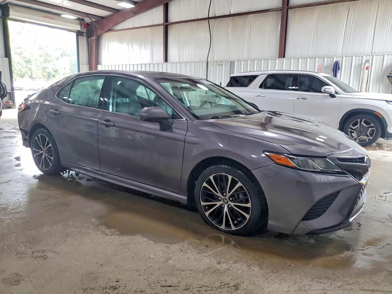 2018 Toyota Camry Se - zdjęcie 4