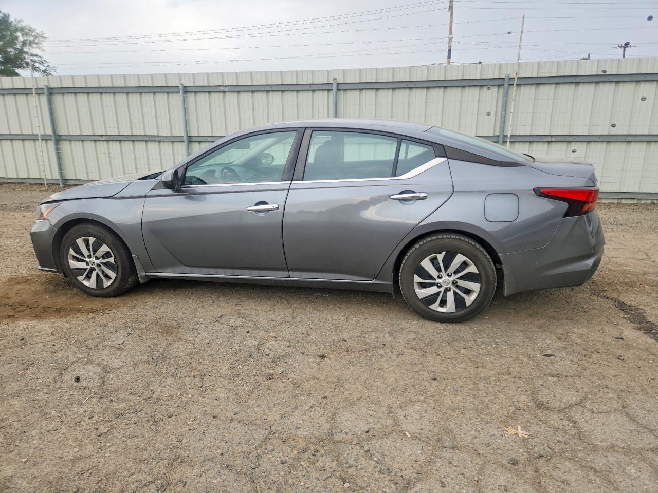 2023 Nissan Altima S - zdjęcie 2
