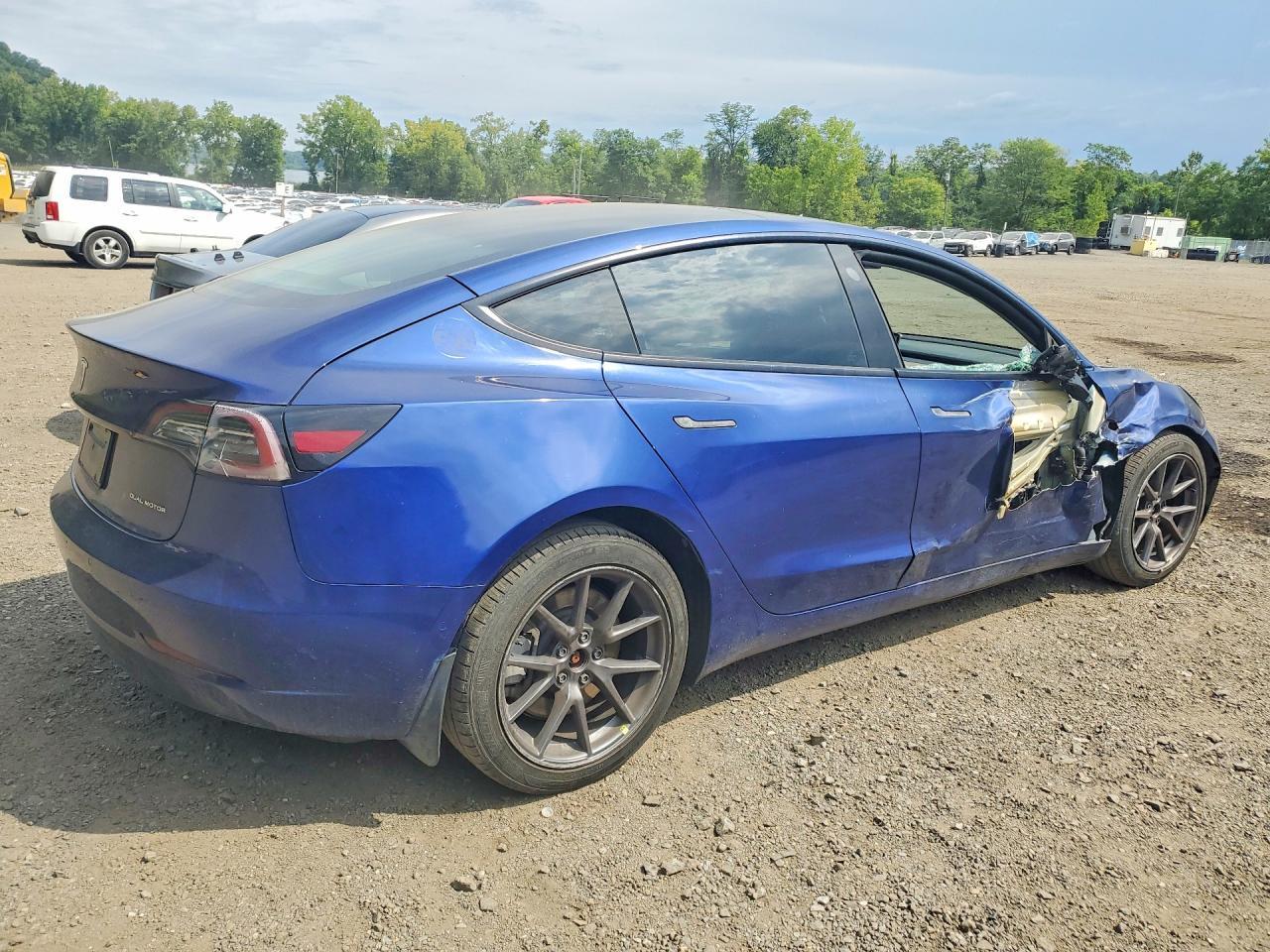 2022 Tesla Model 3 - zdjęcie 3