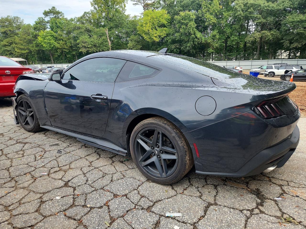 2024 Ford Mustang - zdjęcie 2
