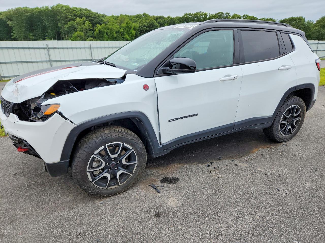 2025 Jeep Compass Trailhawk - zdjęcie główne