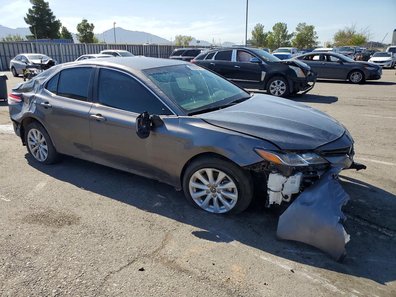 2019 Toyota Camry Le - zdjęcie 4