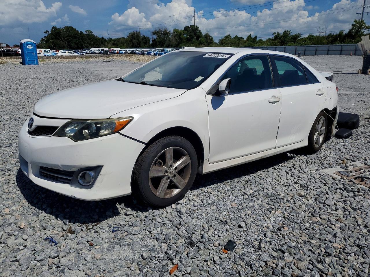 2013 Toyota Camry Se - zdjęcie główne