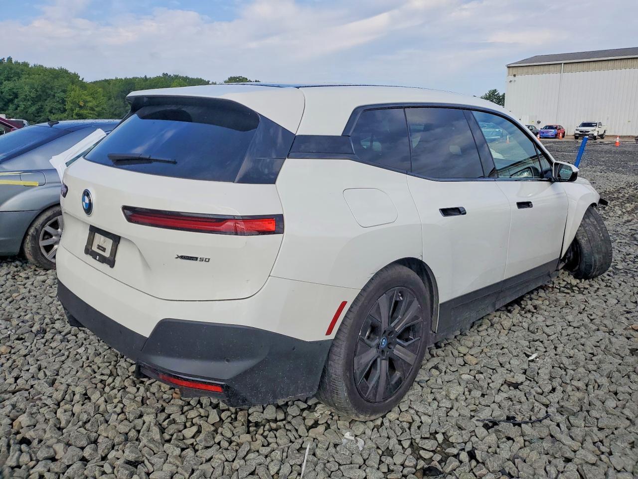 2025 BMW Ix xDrive50 - zdjęcie 3