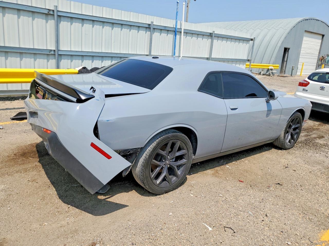 2022 Dodge Challenger Sxt - zdjęcie 3