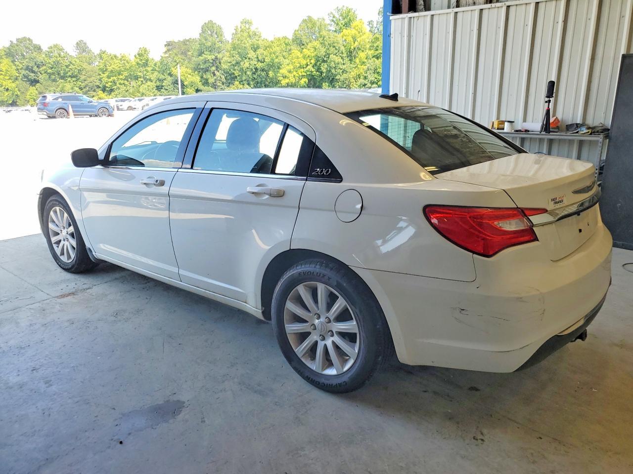 2013 Chrysler 200 Lx - zdjęcie 2