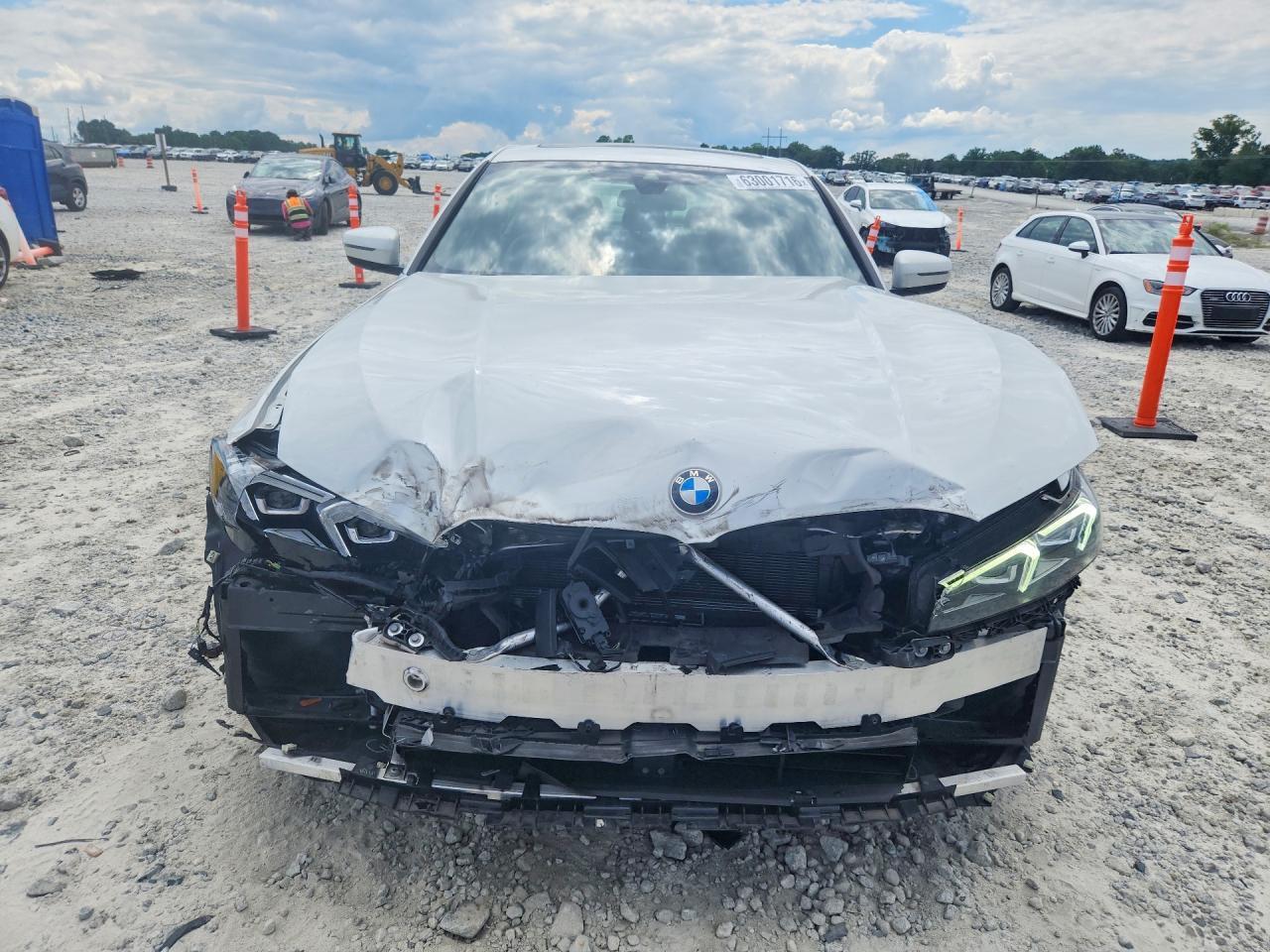 2024 BMW 330I - zdjęcie 5