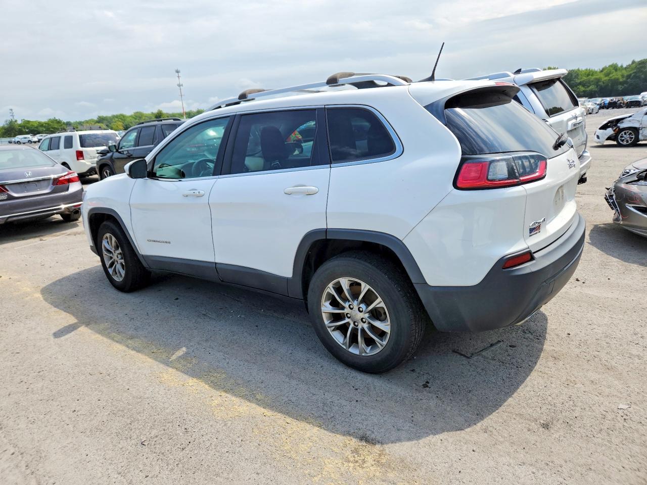 2019 Jeep Cherokee Latitude Plus - zdjęcie 2
