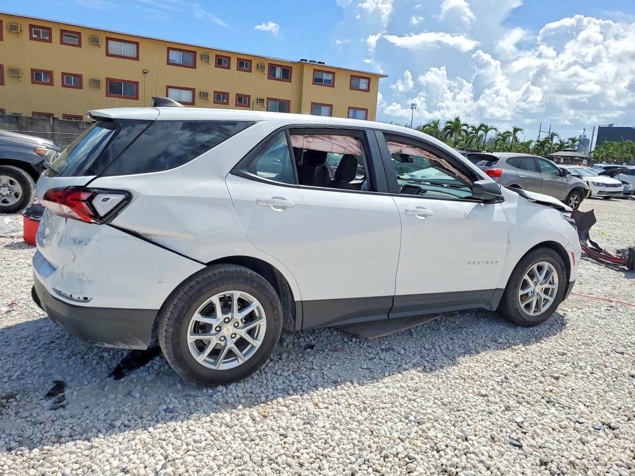 2023 Chevrolet Equinox Ls - zdjęcie 3