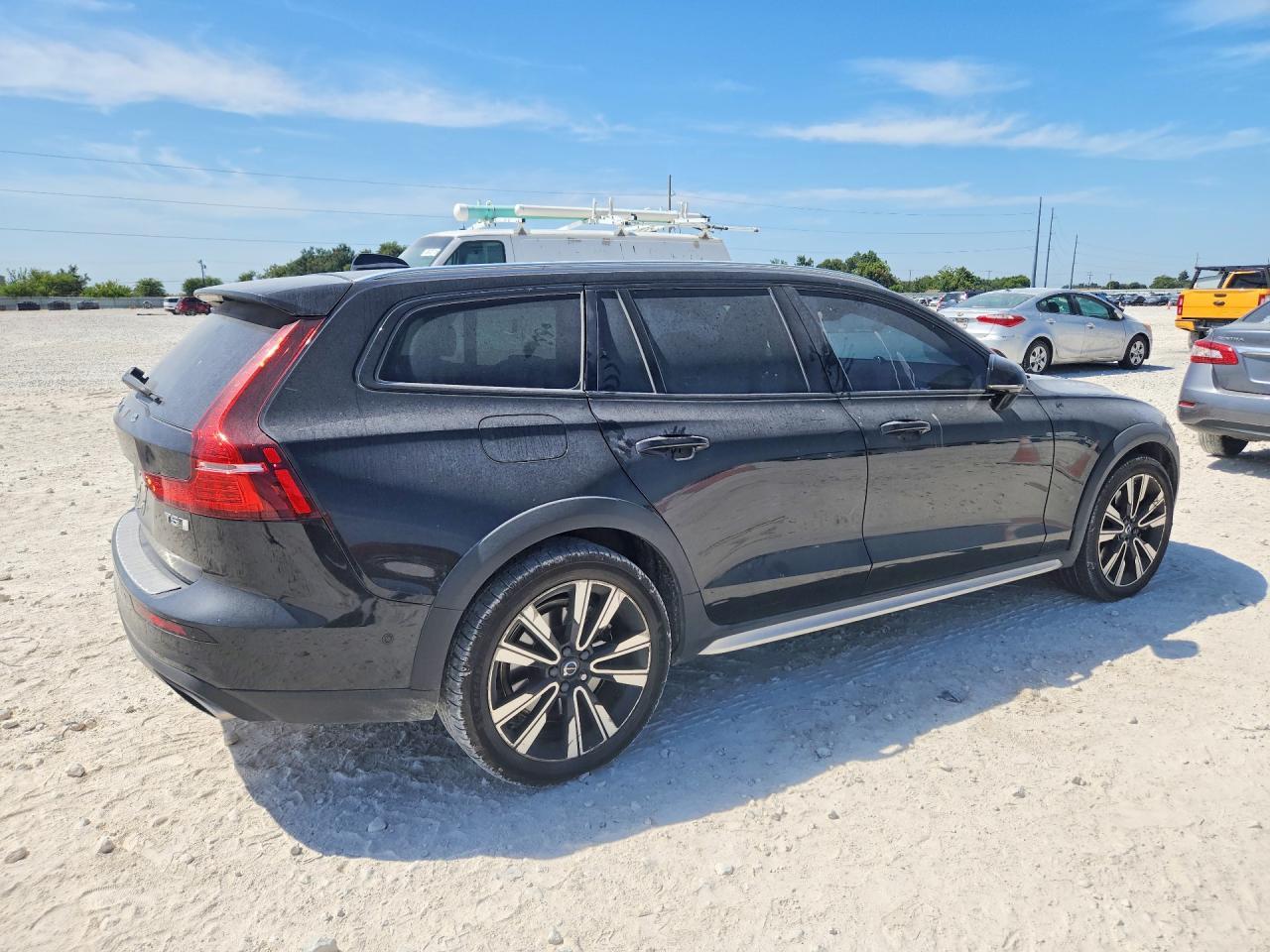 2021 Volvo V60 Cross Country T5 Momentum - zdjęcie 3
