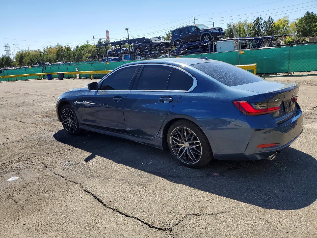 2025 BMW Seria 3 330i - zdjęcie 2