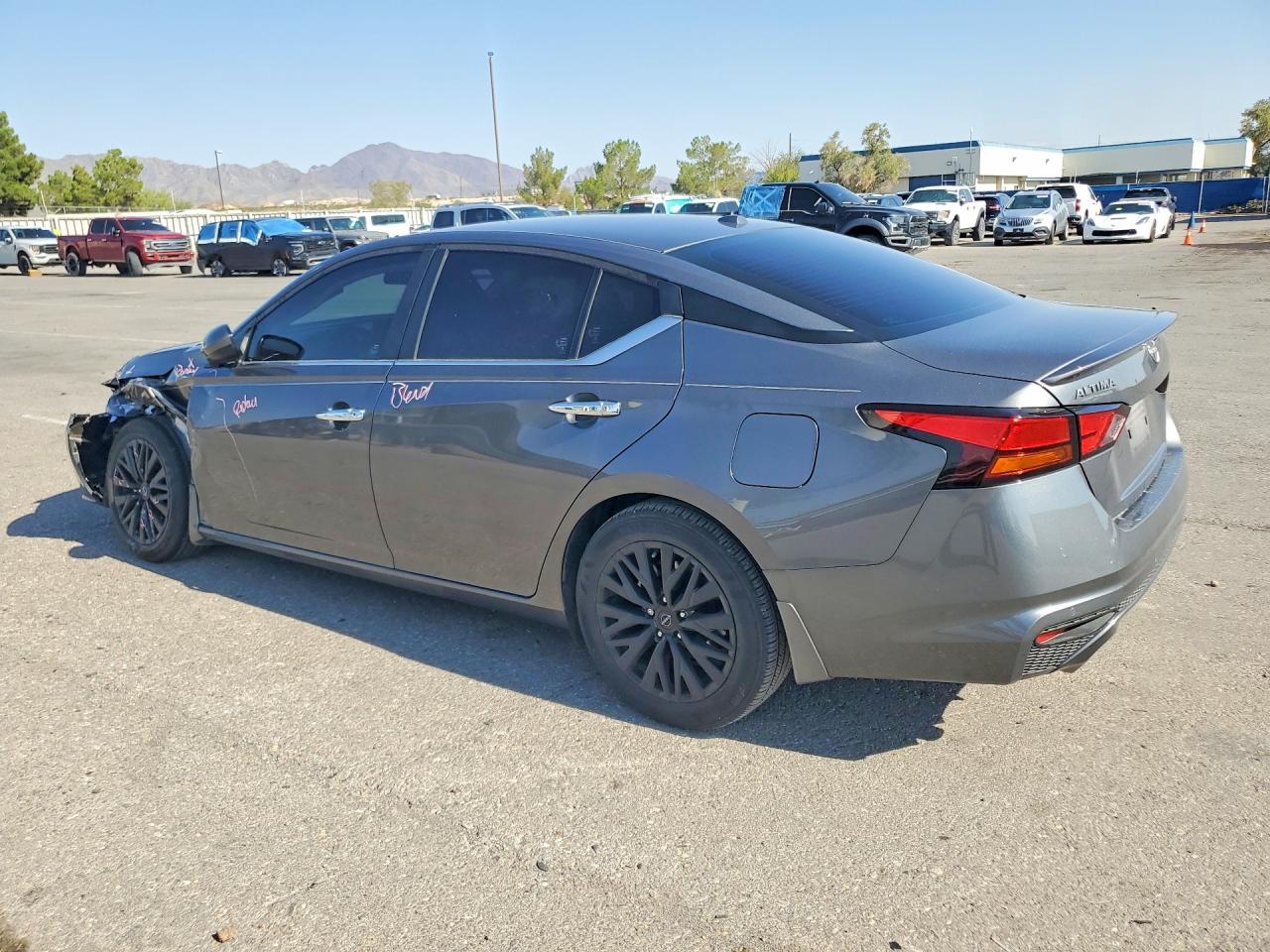 2025 Nissan Altima Sv - zdjęcie 2