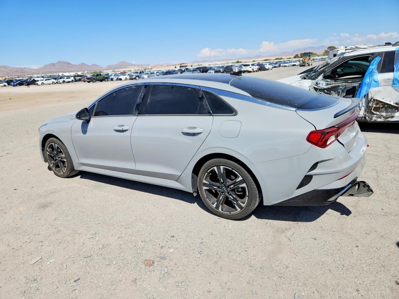 2024 Kia K5 Gt Line - zdjęcie 2