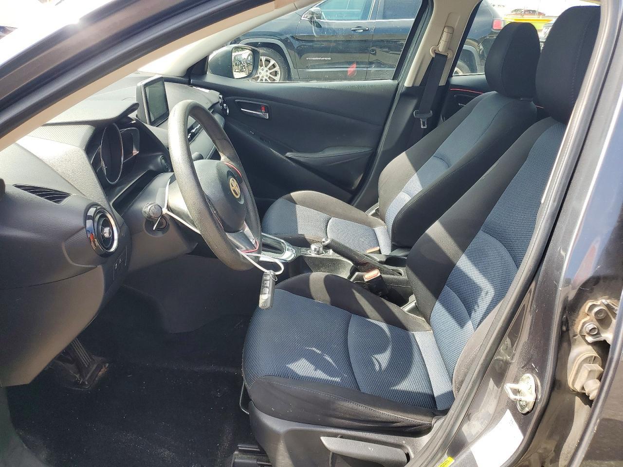 2017 Toyota Yaris Ia Base - zdjęcie 7