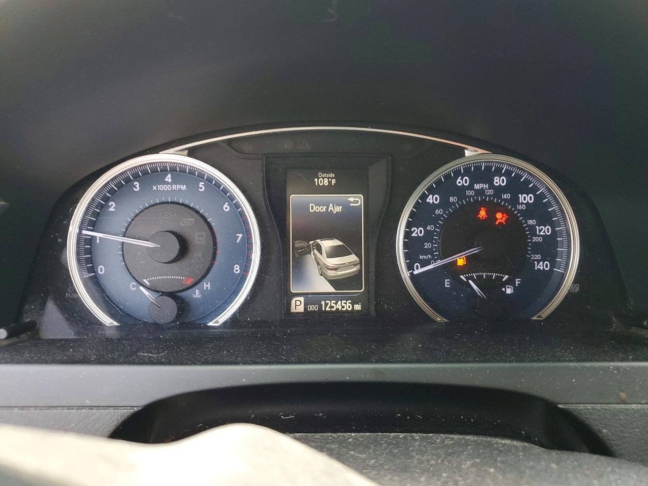 2016 Toyota Camry Le - zdjęcie 9
