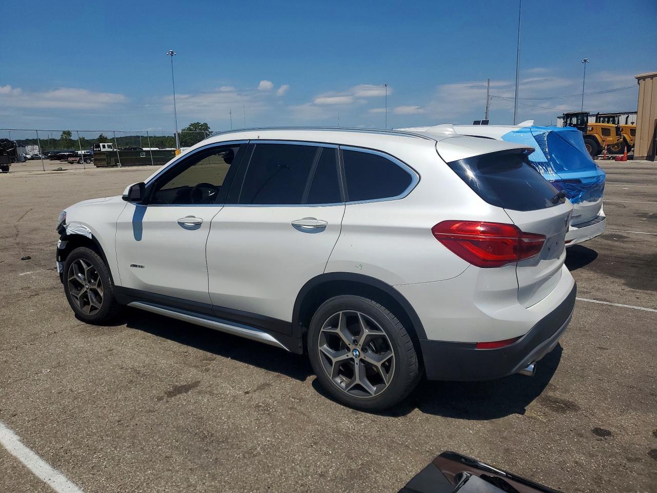 2017 BMW X1 xDrive28I - zdjęcie 2
