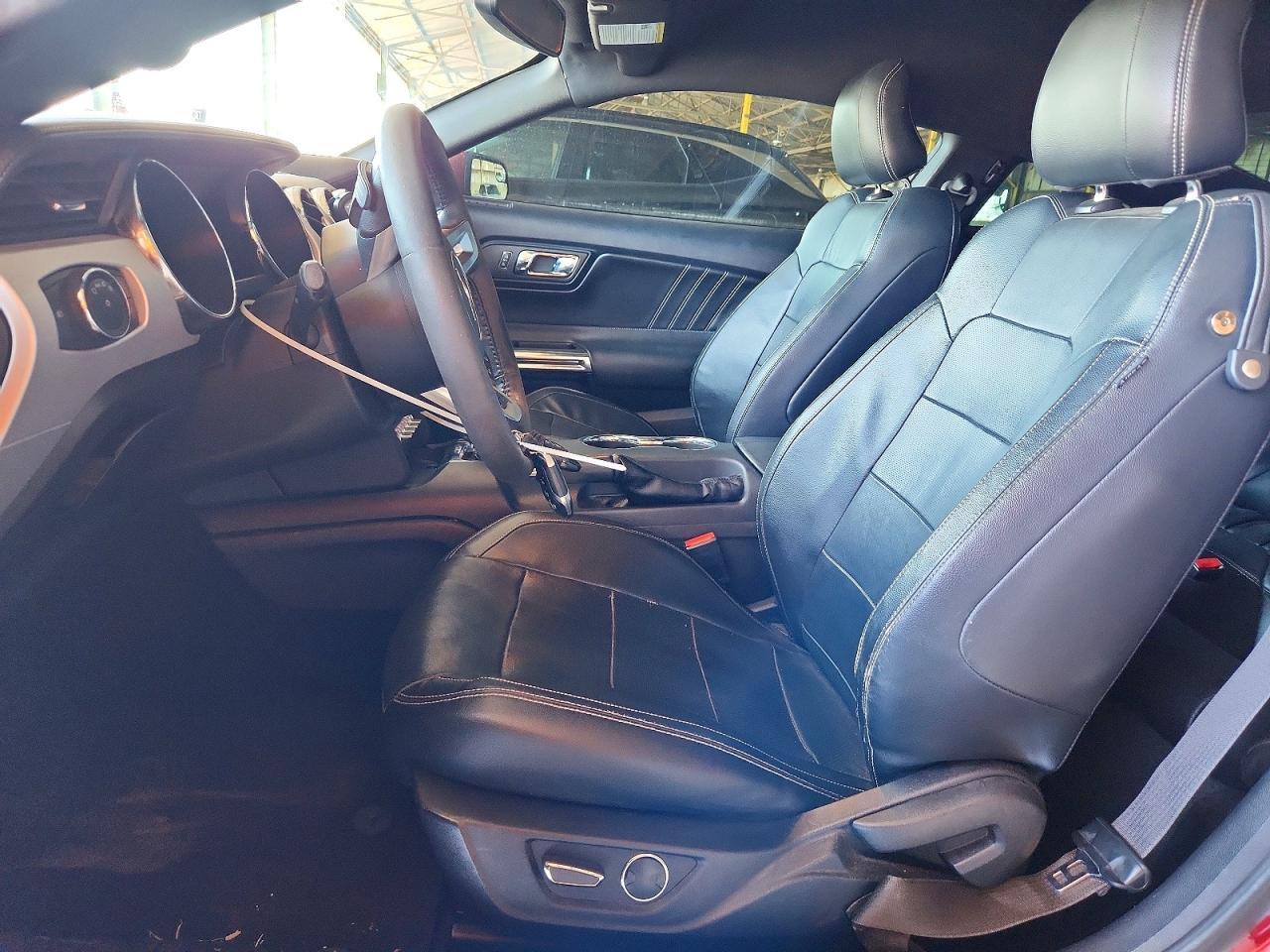 2015 Ford Mustang - zdjęcie 7