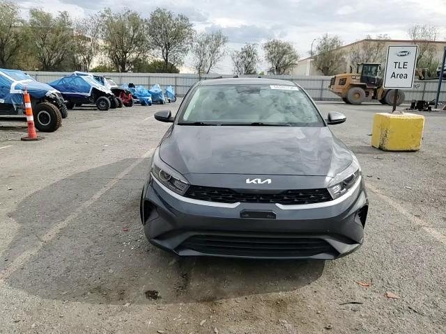 2023 Kia Forte Lxs - zdjęcie 13