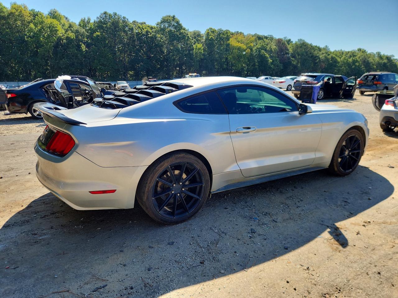 2016 Ford Mustang - zdjęcie 3