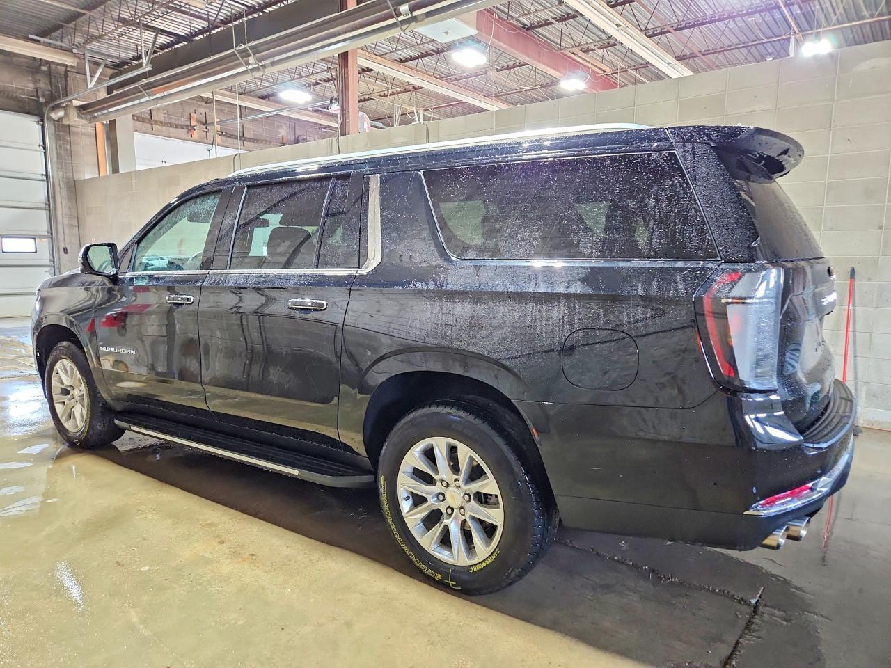 2025 Chevrolet Suburban K1500 Premier - zdjęcie 2