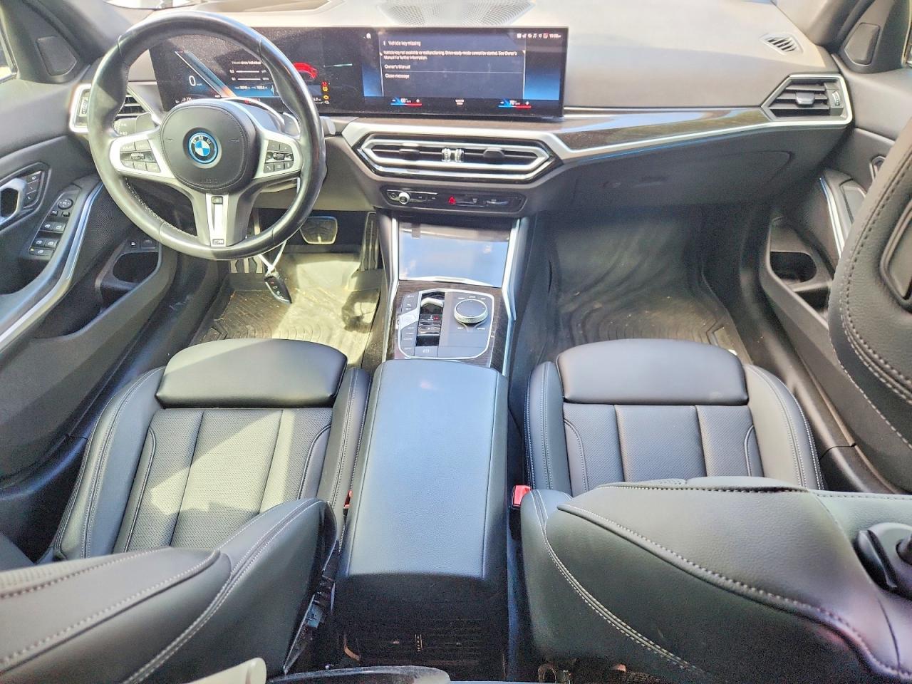 2023 BMW 330Xe - zdjęcie 8