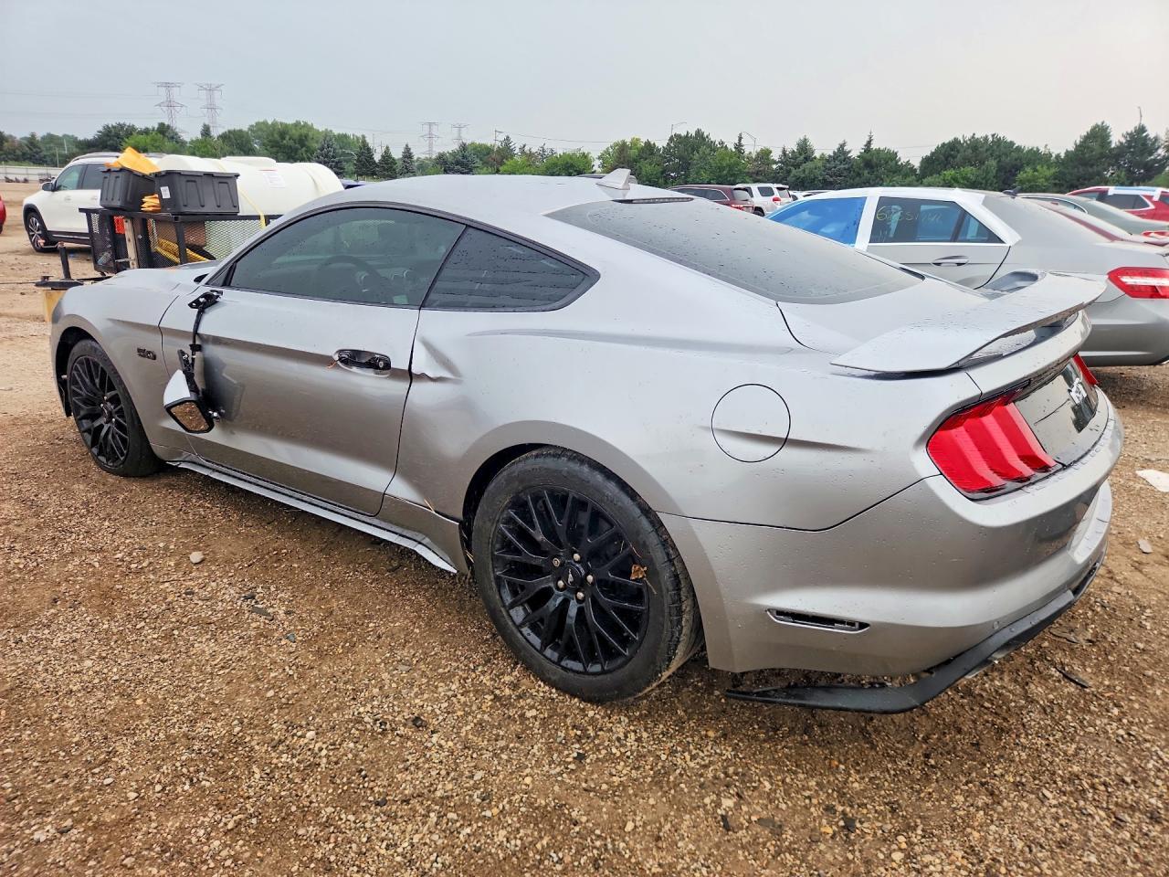 2021 Ford Mustang Gt - zdjęcie 2