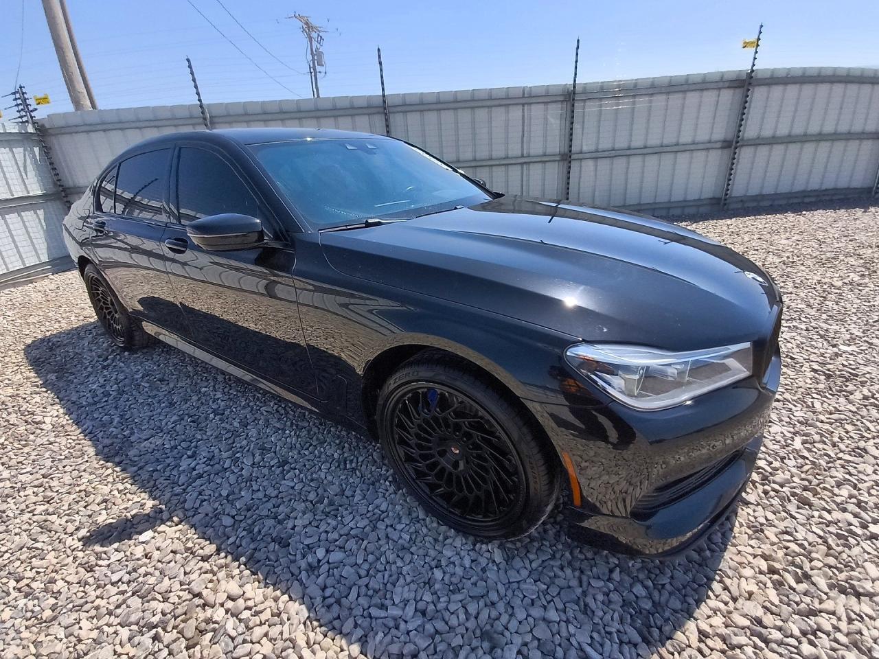 2017 BMW Seria 7 B7 - zdjęcie 4